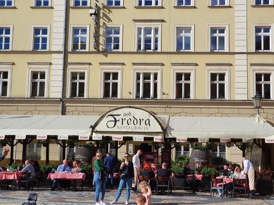 شقة Rynek Pod Fredra فروتسواف المظهر الخارجي الصورة